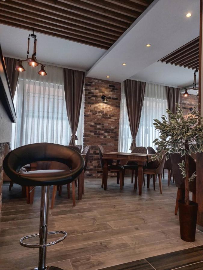Eleon Motel Brezovice Luaran gambar