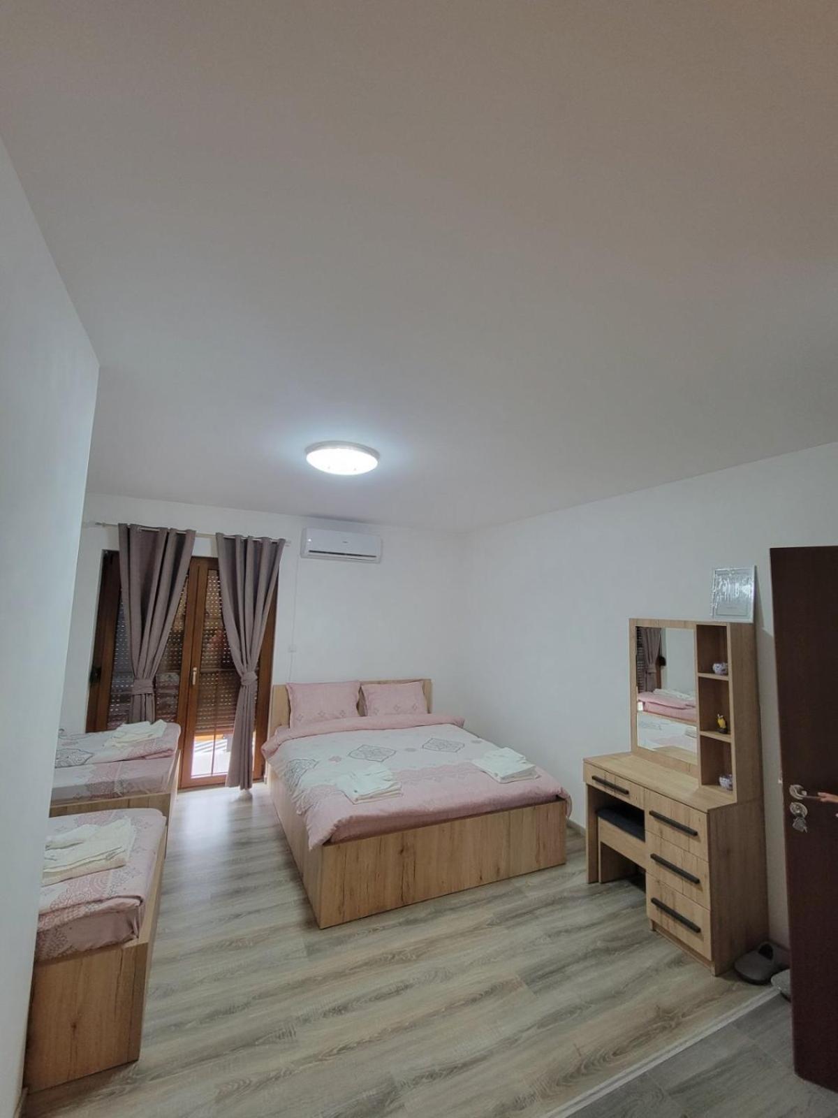 Eleon Motel Brezovice Luaran gambar