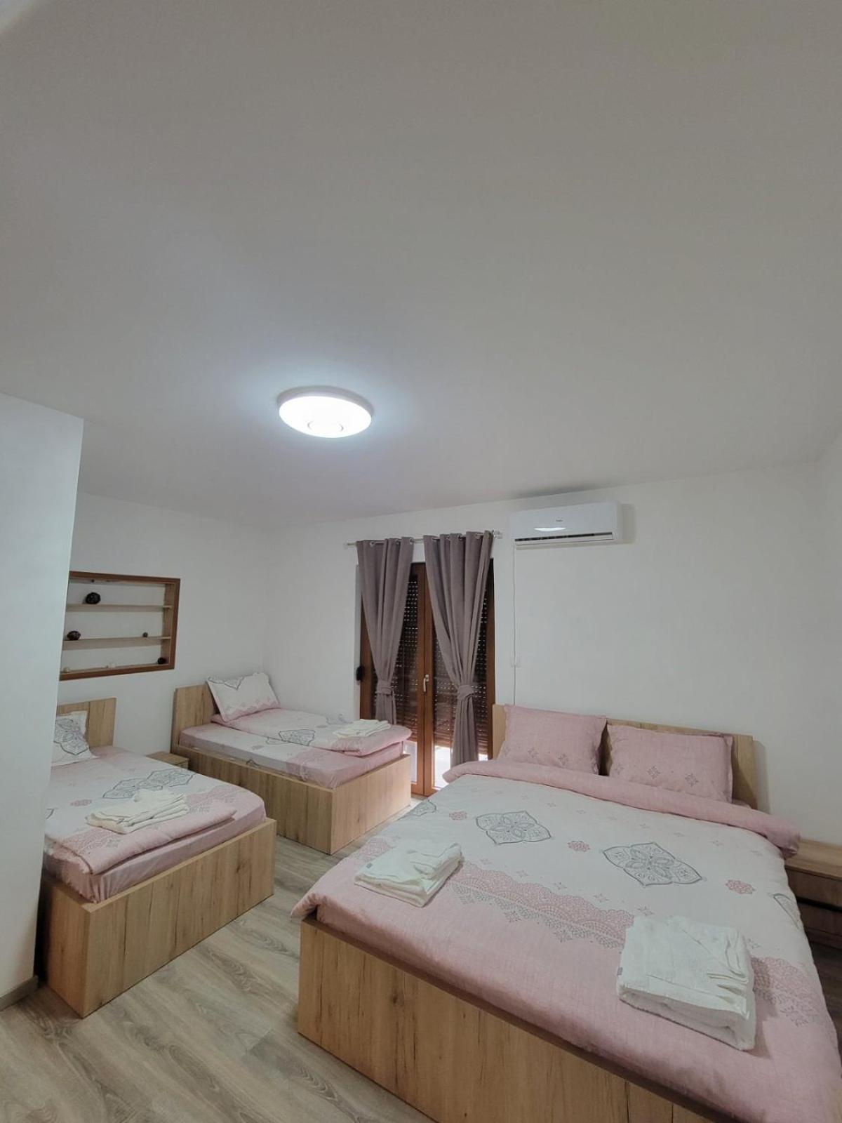 Eleon Motel Brezovice Luaran gambar
