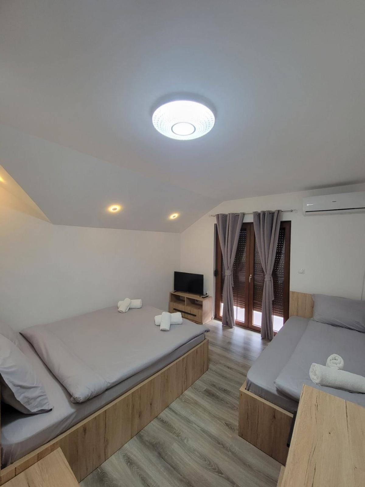 Eleon Motel Brezovice Luaran gambar