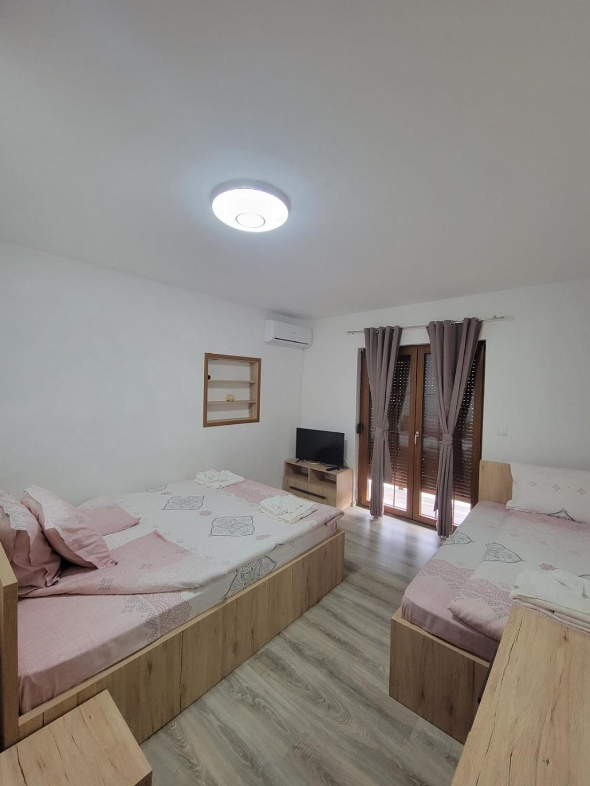 Eleon Motel Brezovice Luaran gambar